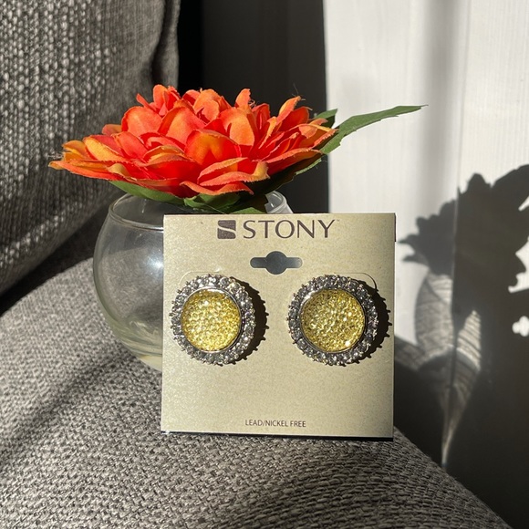 Circle Earrings - Picture 8 of 17